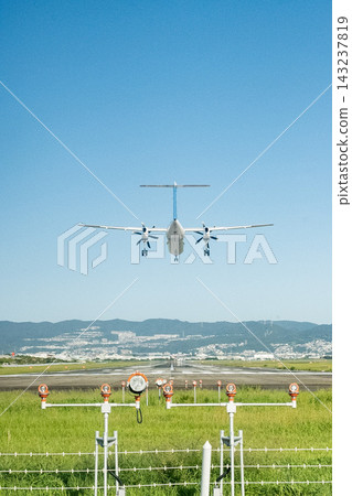 「大阪府」（九月）[飛機] 從伊丹機場旁的豐中翼公園看到的飛機起降景象 143237819