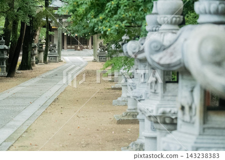 "Osaka Prefecture" (September) [Tourist Spot] A shrine quietly nestled in the middle of the city 143238383