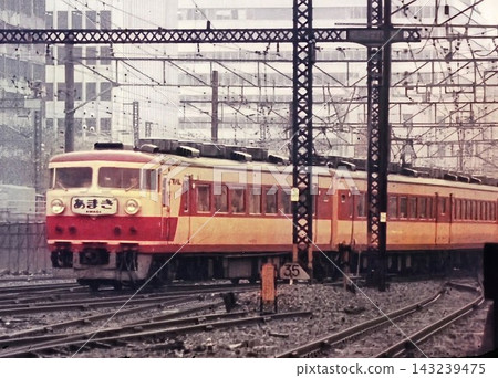 157系特快列車「甘城號」抵達東京站 / 攝於1975年11月 157系特快列車「甘城號」抵達東京站 / 攝於1975年11月 143239475