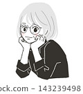 一位頭髮灰白、戴著眼鏡的女士。 143239498