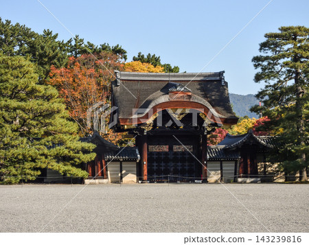 Kyoto Imperial Palace, Kenshunmon Gate, Autumn Leaves Kyoto Imperial Palace, Kenshunmon Gate, Autumn Leaves 143239816