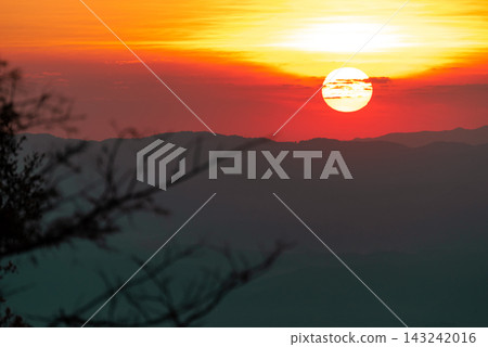 Sunrise in the morning, sunrise with clouds. Sunrise in the morning, sunrise with clouds. 143242016