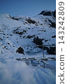 Under the blue sky, traversing glaciers - Iceland, the land of glaciers and volcanoes 143242809