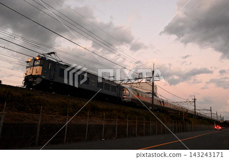 The Shinshu Cassiopeia Express train running on the Musashino Line The Shinshu Cassiopeia Express train running on the Musashino Line 143243171