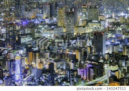 從阿倍野 Harukas 展望台眺望的大阪夜景:通天閣燈火通明 從阿倍野 Harukas 展望台眺望的大阪夜景:通天閣燈火通明 143247511
