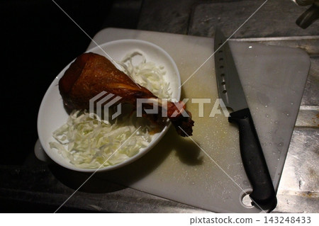 Salt-grilled chicken, cooking Salt-grilled chicken, cooking 143248433