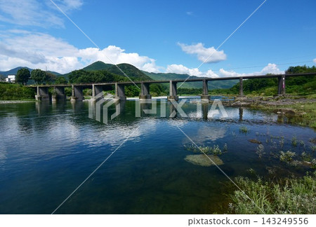 Nakaniyodo Bridge, a submersible bridge spanning the Niyodo River in Ochi Town, Kochi Prefecture. Nakaniyodo Bridge, a submersible bridge spanning the Niyodo River in Ochi Town, Kochi Prefecture. 143249556