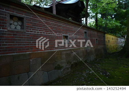 The scenery of the red brick fence at Oyama Shrine The scenery of the red brick fence at Oyama Shrine 143252494