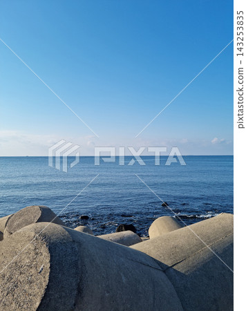 The blue Jeju sea with a breakwater. 143253835