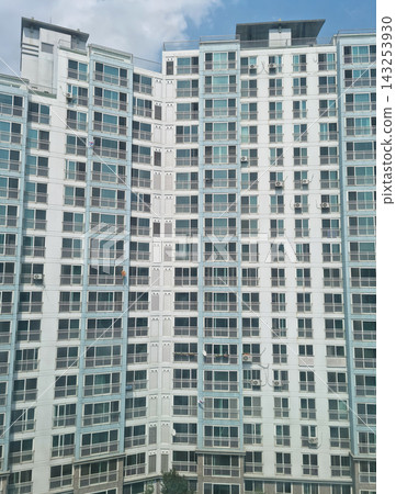 Close-up of an apartment full of windows. 143253930