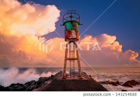 Jetty and lighthouse in Saint-Pierre, La Reunion island Jetty and lighthouse in Saint-Pierre, La Reunion island 143254688
