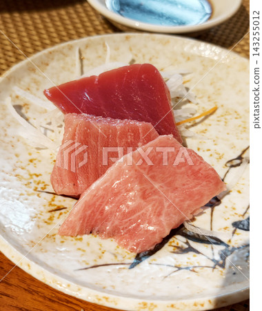 Premium fatty tuna sashimi served on Japanese ceramic plate Premium fatty tuna sashimi served on Japanese ceramic plate 143255012