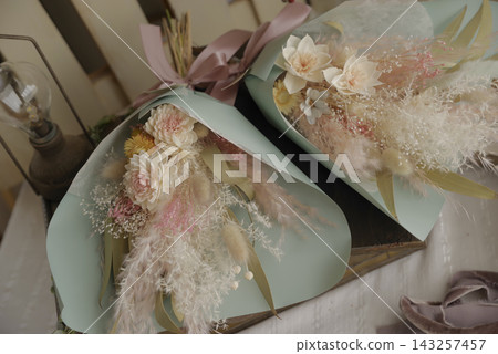 用乾燥花製作的手工製品 用乾燥花製作的手工製品 143257457