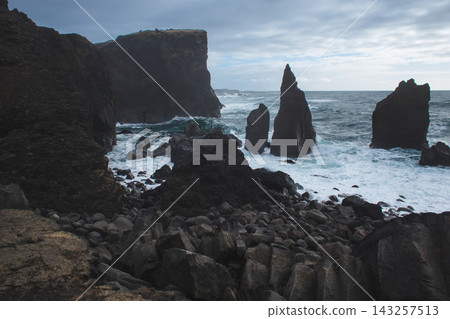 Dramatic volcanic cliffs and sea stack at Reykjanesviti coast in Iceland 143257513