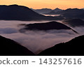 從潮見峠出發的中邊線（熊野古道）的雲海（霧） 143257616