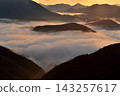 從潮見峠出發的中邊線（熊野古道）的雲海（霧） 143257617