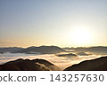 從潮見峠出發的中邊線（熊野古道）的雲海（霧） 143257630