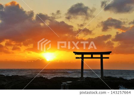 茨城縣大洗磯崎神社的日出 茨城縣大洗磯崎神社的日出 143257664