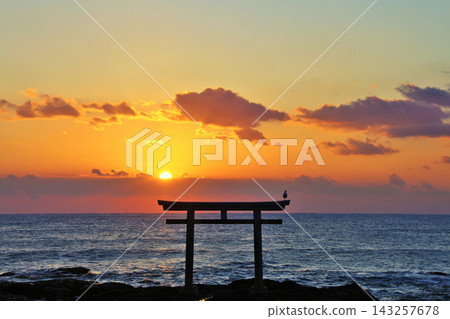 茨城縣大洗磯崎神社的日出 茨城縣大洗磯崎神社的日出 143257678