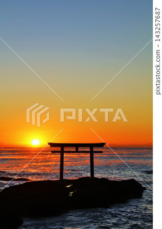 茨城縣大洗磯崎神社的日出 茨城縣大洗磯崎神社的日出 143257687
