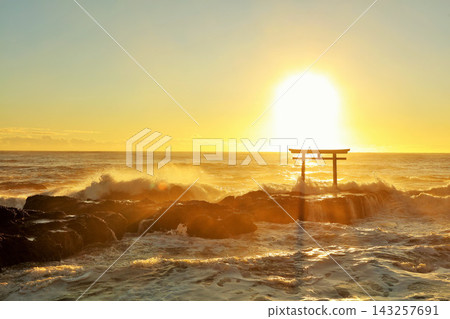 茨城縣大洗磯崎神社的日出 茨城縣大洗磯崎神社的日出 143257691