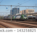 歐洲電力機車停靠在車站 143258825