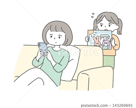 一幅插圖，描繪了一位母親一邊看著智慧型手機，一邊看著她的孩子給她看一幅畫。 143260691