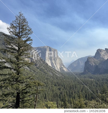 El Capitan, Yosemite National Park, USA El Capitan, Yosemite National Park, USA 143261836