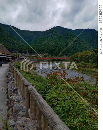 茅吹之鄉,京都府南丹市美山町的重要傳統建築保護區。 茅吹之鄉,京都府南丹市美山町的重要傳統建築保護區。 143262693
