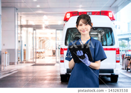 響應救護車呼叫的醫務人員 143263538