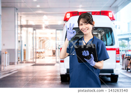響應救護車呼叫的醫務人員 響應救護車呼叫的醫務人員 143263540