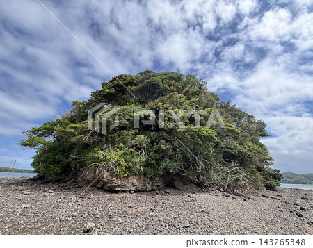 Sky and islands 143265348
