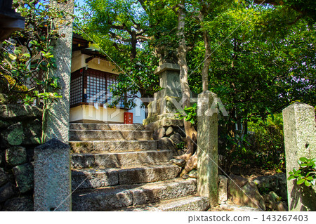 Kadode Hachimangu Shrine: Benefits of praying for Minamoto no Yoshitsune's journey to Oshu: Safe travel, safe overseas travel, protection from evil, good fortune in finances. Kadode Hachimangu Shrine: Benefits of praying for Minamoto no Yoshitsune's journey to Oshu: Safe travel, safe overseas travel, protection from evil, good fortune in finances. 143267403