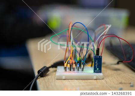 an engineer is engaged in the development and layout of electrical circuits 143268391