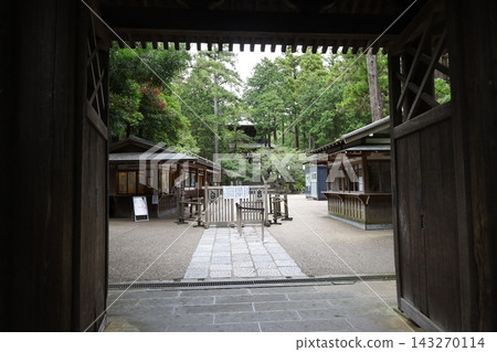 神奈川縣鎌倉市圓覺寺入口處的景色。 神奈川縣鎌倉市圓覺寺入口處的景色。 143270114