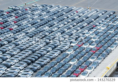 Electric vehicles (Tesla) that have been imported and are awaiting shipment. Electric vehicles (Tesla) that have been imported and are awaiting shipment. 143270229