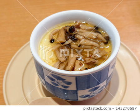 蘑菇蒸蛋羹 蘑菇蒸蛋羹 143270687