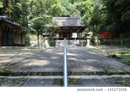 A view of the grounds of Shiio Shrine in Mishima District, Osaka Prefecture. A view of the grounds of Shiio Shrine in Mishima District, Osaka Prefecture. 143271036