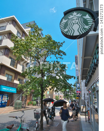 A bustling summer scene on Hiroo Promenade: Urban Landscape (August 2026) A bustling summer scene on Hiroo Promenade: Urban Landscape (August 2026) 143271373