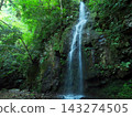 Summer in Yurihama Town, Tottori Prefecture: The famous waterfall "Fudo Falls" 143274505