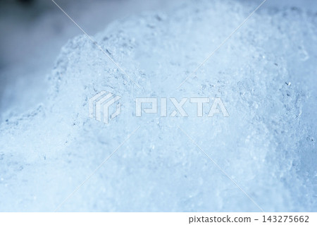使用微距鏡頭拍攝精細顆粒狀冰紋理的影棚照片 (26) 143275662