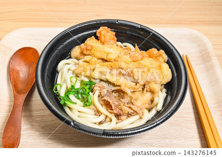 Microwave-cooked burdock tempura and meat udon 143276145