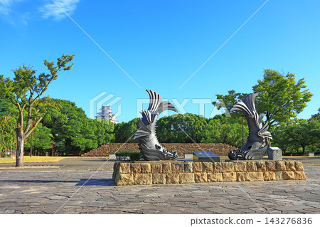 從兵庫縣姬路市城見台公園眺望國寶姬路城和鯱池 從兵庫縣姬路市城見台公園眺望國寶姬路城和鯱池 143276836