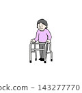 一位老婦人拄著助行器行走的插圖。 143277770