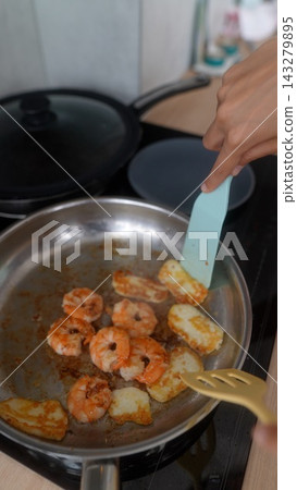 Golden shrimp and rounds searing, precise flip by cook Golden shrimp and rounds searing, precise flip by cook 143279895