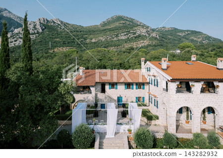Sunny hill estate with terraces. Stonewalled villa set on sunny hilltop 143282932