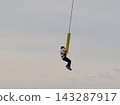 bungee jump  143287917