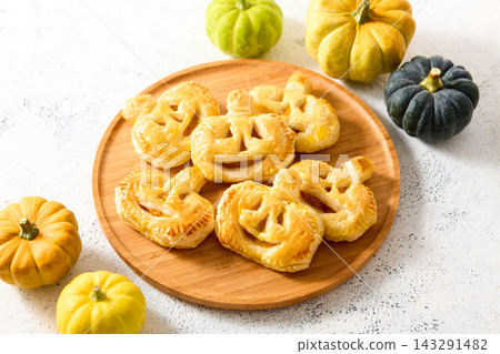 Halloween Pumpkin Pie Halloween Pumpkin Pie 143291482