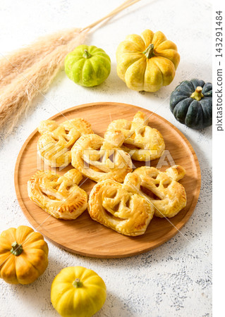 Halloween Pumpkin Pie Halloween Pumpkin Pie 143291484