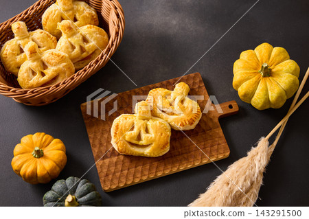 Halloween Pumpkin Pie Halloween Pumpkin Pie 143291500